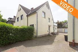 Hier finden sie häuser vieler immobilienportale und durch die einfache & schnelle häusersuche mit intuitiven filtermöglichkeiten ist das ziel traumhaus zum greifen nah. Haus Zum Verkauf Backwinkelstr 36 45326 Essen Altenessen Sud Mapio Net