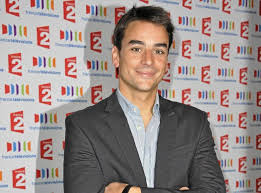 Avant de prendre la tête du journal de 20h durant l'été, il. Le Saviez Vous Julian Bugier La Bombe De L Info Est Casee