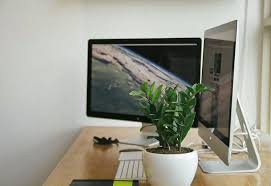 Para pengguna komputer pasti sudah mengetahui bagaimana bentuk monitor, perangkat yang satu ini merupakan salah satu hardwere. 5 Jenis Monitor Yang Paling Sering Dipakai Sehari Hari