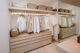 37 Wonderful Master Bedroom Designs With Walk In Closets In 2020 Bedroom Closet Design Wardrobe Room Narrow Closet Design