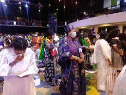 Thousands of mourners have gathered at his church, the synagogue, church of all nations (scoan) in the ikotun area of lagos. Cq6dqsn7xaeunm