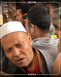 بعد افتتاحه اليوم.. بكاء وتأثر مسن أمام مقام السيدة زينب