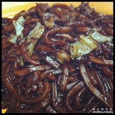 Fried hokkien prawn mee/rochor mee (seafood noodles with squid, pork and prawns) fried hokkien prawn mee restaurant ahwa (新青山亚华福建面) located in jalan 222, petaling. Restoran Ah Wa Hokkien Mee æ–°é'å±±å•ŠåŽç¦å»ºé¢ Jalan 222 I M Saimatkong