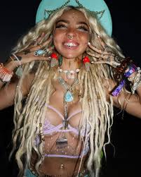 Shanin Blake - Free nude pics, galleries & more at Babepedia