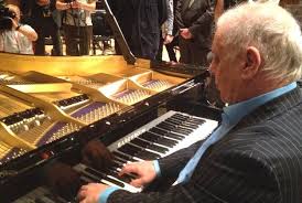 Updates on performances and projects by daniel barenboim. Daniel Barenboim Designs Radical New Piano Bbc News