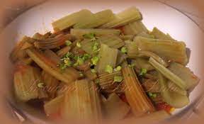 Ingredienti per quattro persone 1 kg. Cardi In Umido Contorno Sfizioso In Cucina Con Zia Ralu