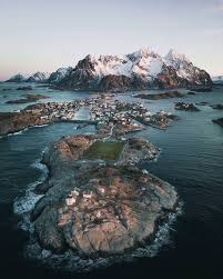 Welcome to #mostawesomefield in henningsvær, vågan municipality, lofoten islands, nordland county, n. Another Soccer Field Henningsvaer Norway 9gag Norway Travel Photographer National Geographic Travel