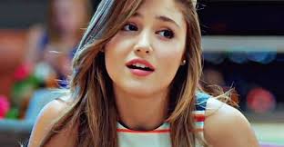 Yesterday, famous turkish actors kerem bürsin and hande erçel have been caught by reporters in i̇stinye as they were leaving the gym together, according to the report of tolga aslan from habertürk. Where S Hande Ercel Now Bio Sister Family Son Diet Net Worth Dating Married