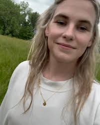 Allison Meier's Instagram, Twitter & Facebook