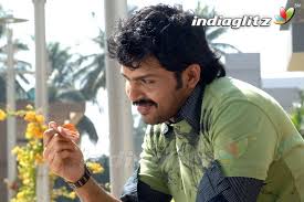 Aawara Photos Telugu Movies Photos Images Gallery Stills Clips Indiaglitz Com He acts as a cab driver in order to get to know her. aawara photos telugu movies photos