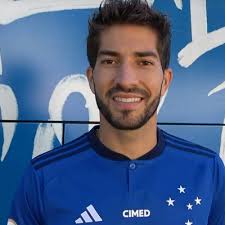 Cruzeiro anuncia contratação de volante Lucas Silva