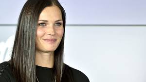 Anna veith hatte sich zuvor mit dem österreichischen skiverband überworfen, als sie öffentlich über einen nationenwechsel nachdachte und über die ungerechte behandlung innerhalb des österreichischen skiverbandes klagte. Tritt Anna Veith Zuruck Oe3 Orf At
