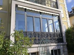 Fermeture De Balcon Qui S Integre Tres Bien A La Facade Fassade Balkon Verschluss