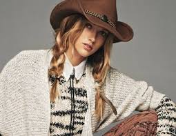 First, you must have long hair to consider this amazing cowgirl hairstyle. 7 Hairstyles Made For Cowboy Hats Country Girl Blog Country Girl Hairstyles Cowgirl Hair Styles Hat Hairstyles