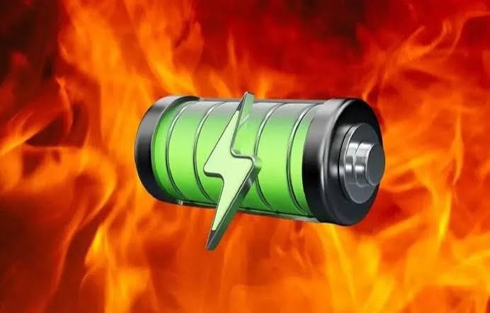 Pin xe điện bị e ngại như "quả bom nổ chậm" trong chung cư, chuyên gia pin Selex Motors chỉ ra bản chất vấn đề và cách dùng pin an toàn