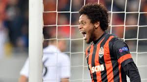 Bacca's effort was too powerful for dnipro goalkeeper denys boyko as. Ac Mailand Verpflichtet Carlos Bacca Vom Fc Sevilla Und Luiz Adriano Von Schachtjor Donezk Eurosport