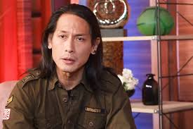 Tapi karena gak punya uang, jadi beralih ke. Unggah Foto Tangan Diinfus Chef Juna Damncovid19