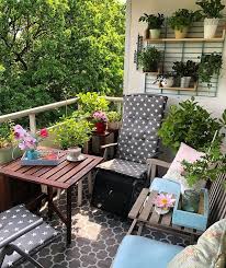 neues regal angebracht check neue tische aufgebaut check der balkon wird so langsam morgen holen wir noch pflanzen fur die bal tisch bauen pflanzideen tisch