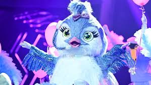 Between cupcake and banana split, season 6 of the masked singer might be the most delicious one yet! The Masked Singer 2021 Enthullung Das Kuken War Diese Tagesschau Sprecherin Sudwest Presse Online