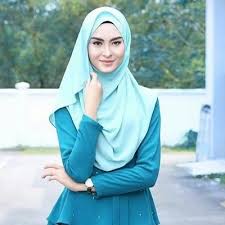 Beliau mula meraih kejayaan komersial menerusi single sulungnya, menahan rindu. Wany Hasrita Mine21883970 Twitter
