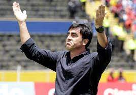 No pudo nunca volver a tener un nivel deportivo como para jugar y demostrar sus condiciones . Las Polemicas Mas Sabrosas De Gustavo Quinteros Bendito Futbol