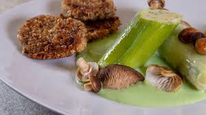 Lauch Cannelloni Sautierte Edelpilze Und Austernpilz In Nusskruste Austernpilze Austern Lebensmittel Essen