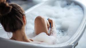 Klare sache, die erkältung ist da. Badewanne Warum Badezusatze Mehr Uber Unsere Gesellschaft Verraten Gala De