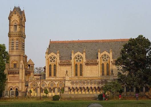 Allahabad Public Library also known as Thornhill Mayne Memorial is a public library situated at Alfred Park in Prayagraj, India. Established in 1864, it is the biggest library in the state of