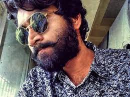 शाळा' चित्रपटातील मुकुंद आठवतो का? आता अभिनेत्यामध्ये झालाय कमालीचा बदल