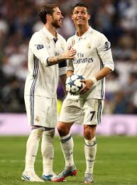 Sergio ramos volvió a ingeniárselas para marcar a balón parado, pero esta vez partió desde el fuera de juego. Ramos And Ronaldo After The 4 2 Win Vs Bayern 6 3 On Agg Real Madrid Football Cristiano Ronaldo Body Cristiano Ronaldo Quotes