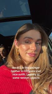 Emily Bills's Instagram, Twitter & Facebook