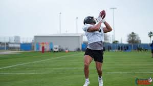 Those types of things don't worry me a bit, hoener said of reyes' drops in otas. Sammis Reyes Entrevista Al Primer Jugador De Chile Que Llega A La Nfl Va Jugar En Washington Football Team Y Tiene De Idolo A Lebron James Nba