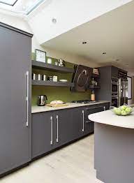 Brighten indoor spaces with this 49 linear pendant light that enhances a variety of interior design themes. Harvey Jones Linear Kitchen Kitchendesign Bespokekitchen Small Cottage Kitchen Kitchen Decor Styles Kitchen Design Small