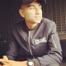 Ya bisa aja dong buktinya sekarang aku deket sama kamu aku lupa deh kalo aku udah punya istri jawabku lagi sambil tertawa.hahhh awas lho ya ntar flo bilangan lho samaa mbak. Wakjawa Instagram Posts Photos And Videos Picuki Com