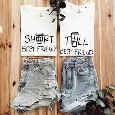 My 5ft3 friend and i being 6ft4, try on 2 outfits of each others. 2er Set Short Tall T Shirt Hamburger Hanger