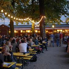 Weiterhin ist das restaurant prater garten in berlin über die grenzen von berlin hinweg für seine ausgsprochen köstliche internationale küche bekannt. Prater Garten Kastanienallee Berlin Creme Guides