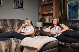 Przed telewizorem oglądaj na ttv w każdy poniedziałek o godz. Gogglebox Was The Most Watched Tv Show On Friday Tv Uk Tv Ratings Tellymix