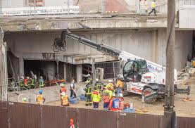 Rescue units, crane, hazmat unit and more are on scene to handle the accident on b14. Arbeitsunfall In Stuttgart Mann Kommt In Baustelle Des Leuzetunnels Ums Leben Stuttgart Stuttgarter Zeitung