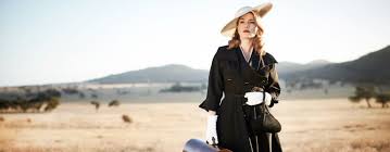 With her sewing machine and haute couture style, she transforms the women and exacts sweet revenge on those who did her wrong. The Dressmaker Die Schneiderin Film Kritik Trailer Filmdienst