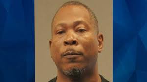 Kelvin Hinton's Instagram, Twitter & Facebook