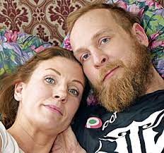 He tied the knot with his girlfriend, sandra. Robert Heleniuksen Onnea Unelmatalossaan Kestimme Vaikeudet Hymy