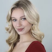 Lauren Mchenry's Instagram, Twitter & Facebook