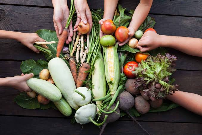 Alimentazione sostenibile: cos'è e perché mangiare meno carne