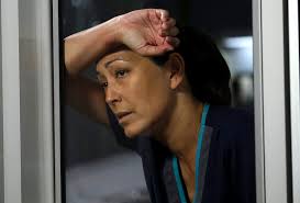 Remarquablement réalisée par david shore , la série the good doctor est jouée par des disponible entièrement (toutes les saisons et épisodes) en streaming gratuit version française vf et vostfr. The Good Doctor Recap Season 2 Episode 11 Does Lim Die Quarantine Tvline