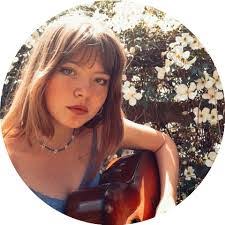 Niamh Scott's Instagram, Twitter & Facebook