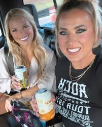 Amanda Brundage's Instagram, Twitter & Facebook