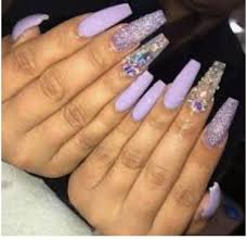 First and foremost, the name baddie comes from bad bitch, and the fierce name itself, to me, translates the spirit of this aesthetic. Baddie Nail Ideas Melaninterest