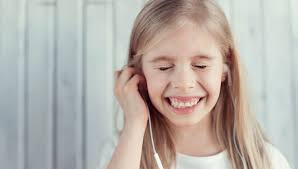 Tourette sendromu, (veya turet sendromu) aynı şekilde kısa aralıklarla meydana gelen istemsiz, hızlı, âni bedensel tikler ve ses tiklerinin oluşturduğu nörolojik veya nörokimyasal kalıtsal bir rahatsızlıktır. Zespol Tourette A Kiedy Nerwowe Tiki Przejmuja Kontrole Uklad Nerwowy Rodzina Zdrowia Twoj Portal O Zdrowiu