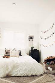 20 Cozy College Apartment Bedroom Decorating Ideas Trendhmdcr Apartment Bedroom Decor College Apartment Decor Apartment Decorating College Bedroom