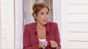 Voir plus d'idées sur le thème lea salame, wentworth miller, hommes gq. Lea Salame Se Fait Incendier Par Les Telespectateurs Apres Avoir Pose Une Question Stupide A Emmanuel Macron Gq France